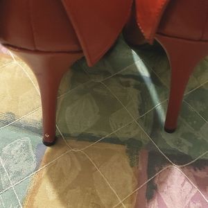 Genuine Leather red gold toe pumps Red size 10